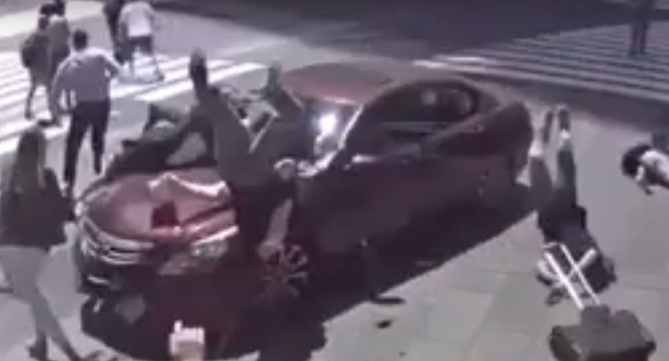Video: el momento en que atropellaron a peatones en Time Square | Internacionales