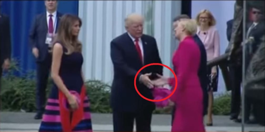 ¡Osoooooo!: mirá lo que le hizo la primera dama polaca a Donald Trump | Internacionales