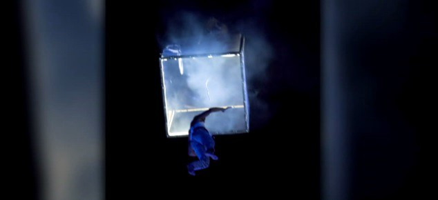 Video: la caída fatal de un acróbata durante un festival | Internacionales