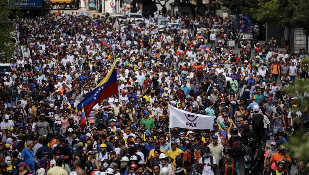 La Policía venezolana reprimió la protesta opositora en Caracas y dejó siete heridos | Internacionales