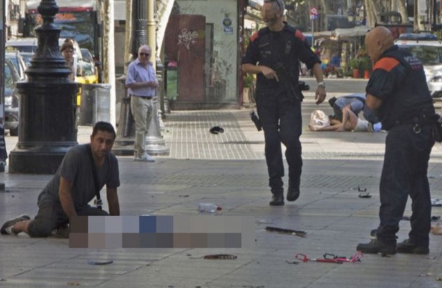 El desgarrador relato de un turista que arriesgó su vida para no dejar morir solo a un nene | Internacionales