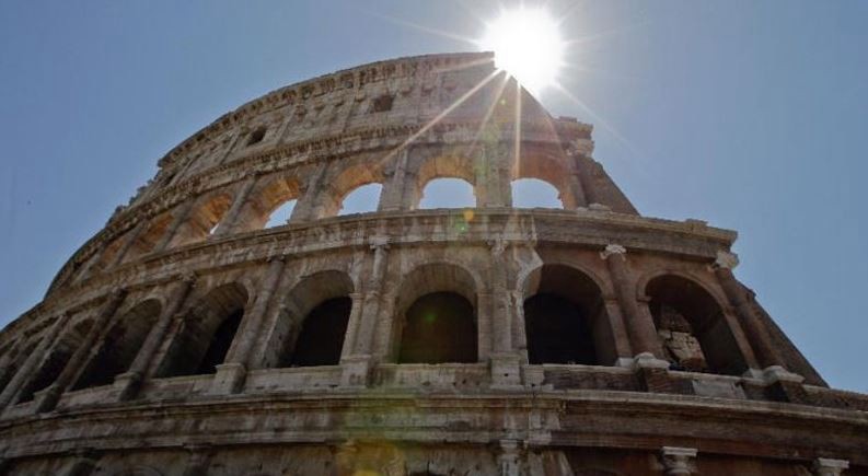 Insólito: dos turistas chilenos fueron detenidos por intentar robar una parte del Coliseo | Internacionales