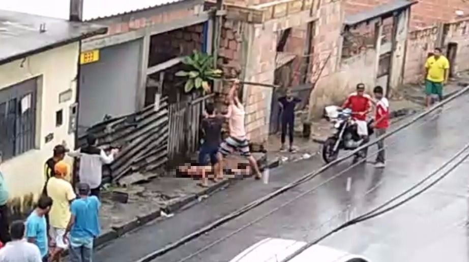 Cansado de los abusos a su madre, un joven mató a palazos a su padrastro en la calle | Internacionales