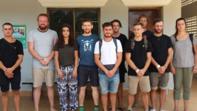 Diez turistas detenidos en Camboya pueden ser condenados a un año de prisión por "bailar de forma pornográfica" | Internacionales