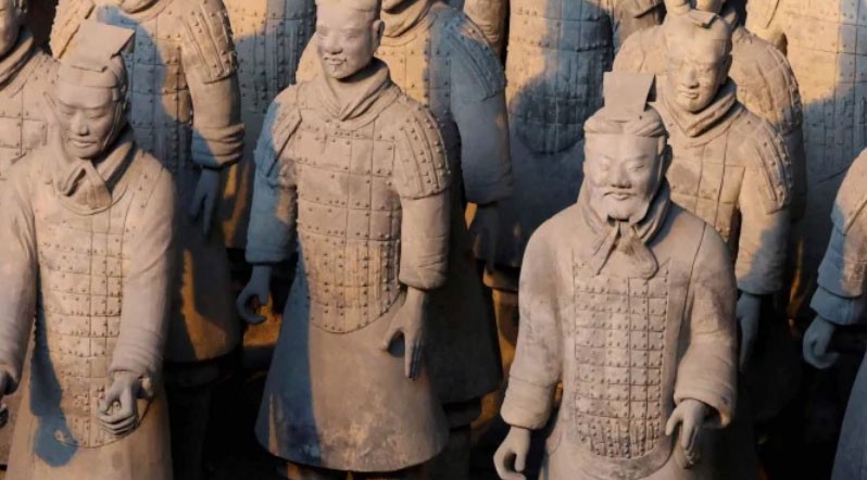 Un joven rompió y robó parte de una estatua milenaria mientras se tomaba una selfie | Internacionales