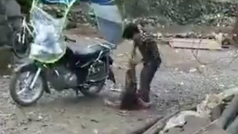 Horror en China: un hombre ató a su hija a una moto y la arrastró por la calle | Internacionales