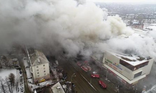 Ascienden a 64 los muertos por el incendio en un shopping de Siberia | Internacionales
