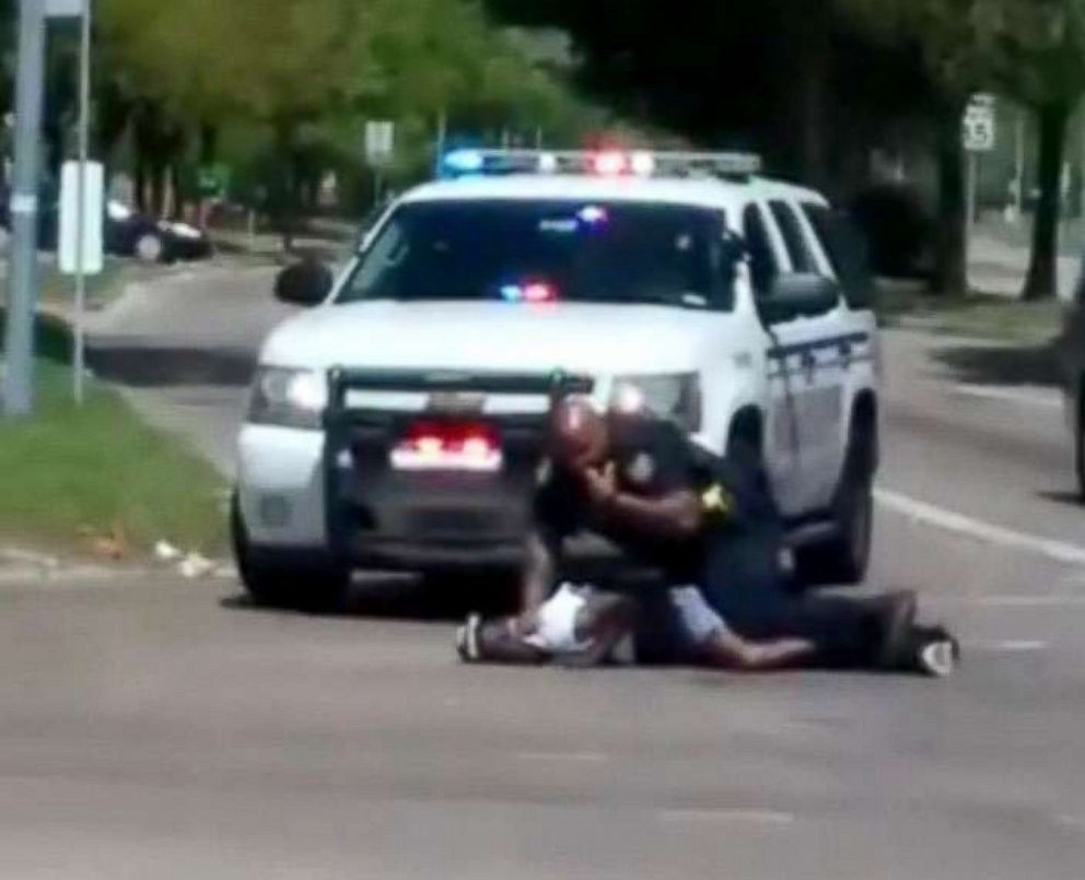 Video escalofriante: un policía mató a un hombre negro desarmado y con los pantalones bajos | Internacionales