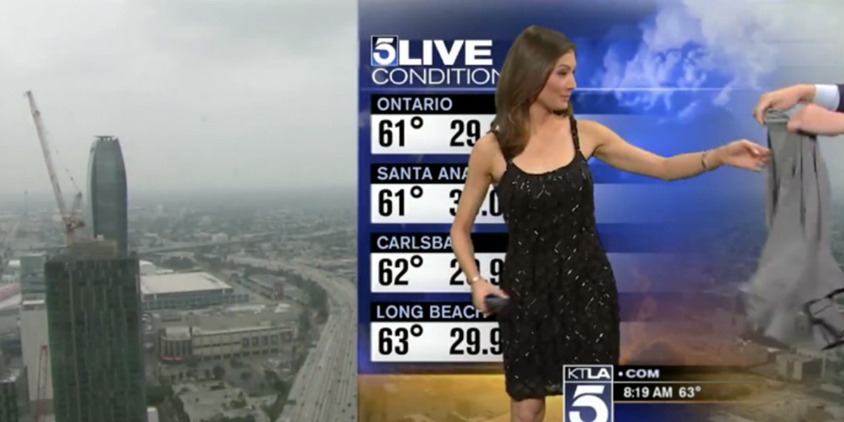 La sorpresiva reacción de una presentadora a la que le pidieron que se ponga un suéter | Redes