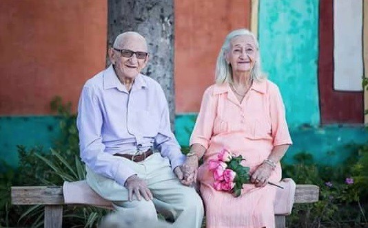 Pareja de abuelos brasileros festeja 65 años de matrimonio y enamora a las redes sociales | Redes