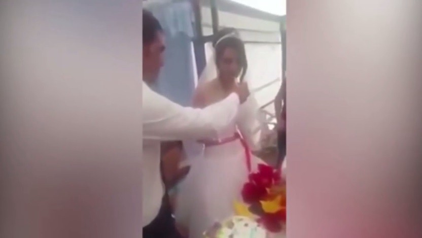El viral que nos indigna: Un hombre golpea a su novia en plena boda | Redes