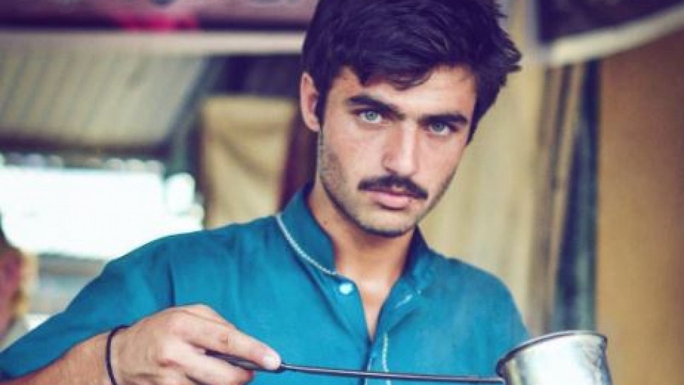 Vendía té en Pakistán y ahora es modelo profesional gracias a las redes sociales | Redes