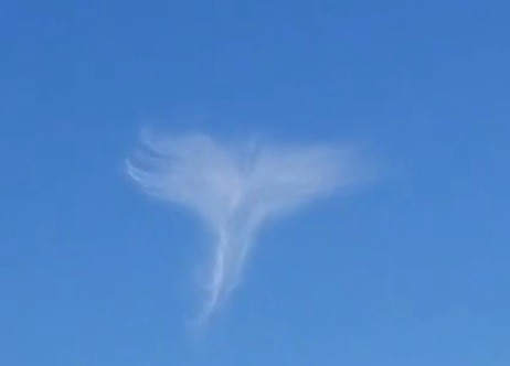 #EsViral La nube con forma de ángel que emociona a todo el mundo | Redes