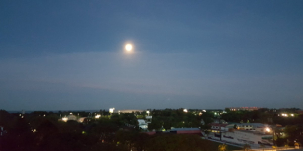 Así se vive la llegada de la "superluna" en las redes sociales | Redes