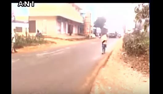 Desgarrador: cargó con el cadáver de su hija 15 kilómetros por falta de recursos | Redes