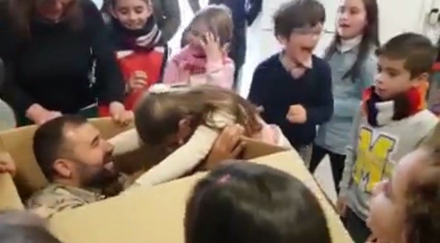 #EsViral La conmovedora "caja sorpresa" a una niña el día de su cumpleaños | Redes