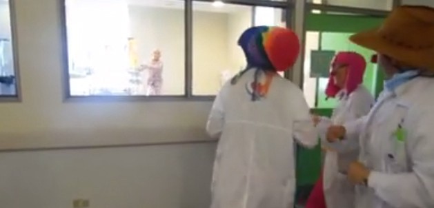 Quiso sorprender a su novio por el Día de San Valentín, pero lo encontró con otra chica | Redes