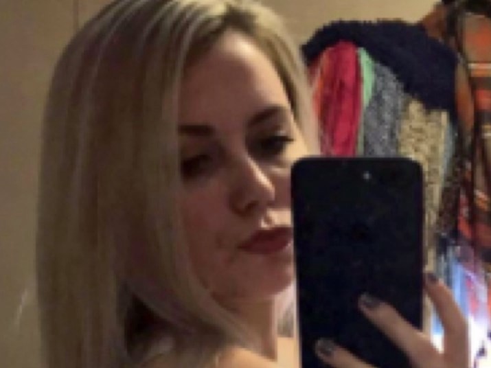 La chica subió una selfie muy hot, pero todos la criticaron por el desorden | Redes