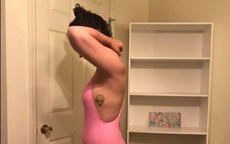 La obligaron a cambiarse de malla porque su cuerpo “era inapropiado para niños” | Redes