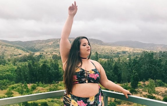 Una modelo XL fue humillada por un pasajero durante un vuelo y su respuesta se viralizó en las redes | Redes