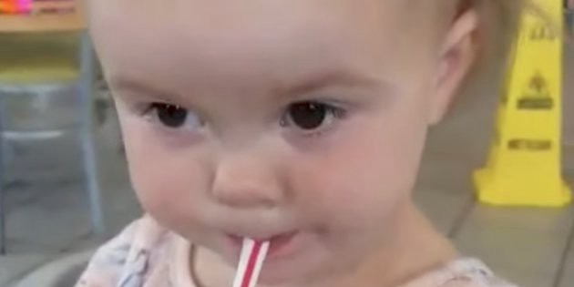 #EsViral Así reacciona esta beba al probar una gaseosa por primera vez | Redes