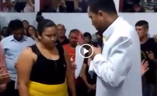 Video viral: un pastor asegura que le hizo bajar 35 kilos a una mujer con una oración | Redes
