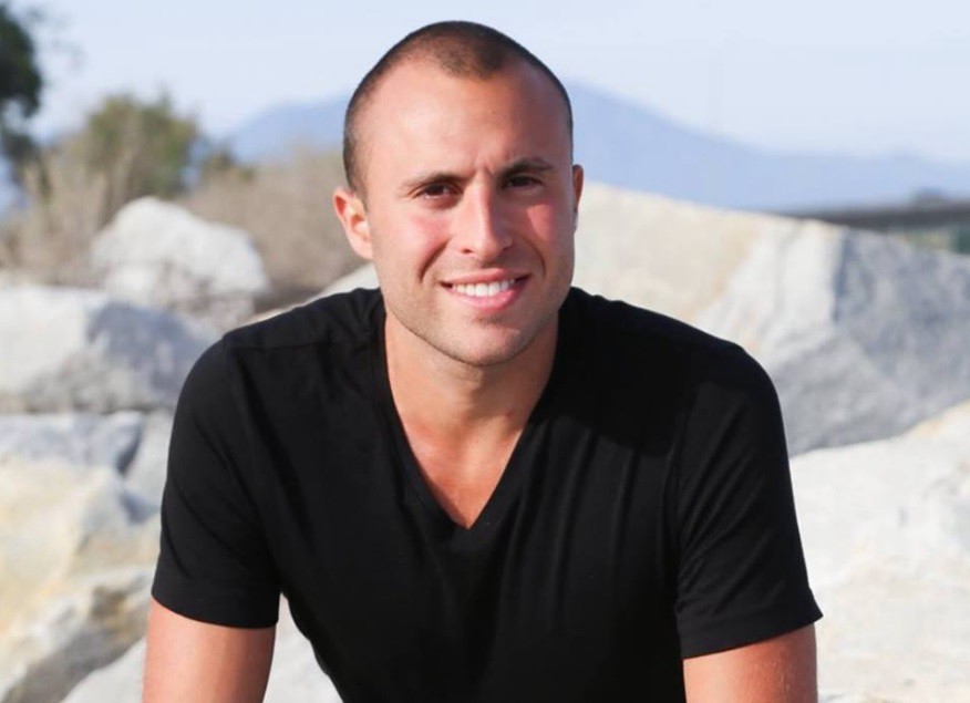 Un joven californiano ofrece 10 mil dólares a la persona que le encuentre novia | Redes