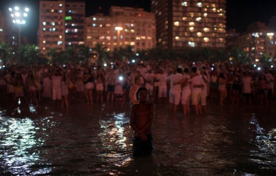 La foto de un nene en una playa de Brasil que disparó un debate sobre las diferencias sociales | Redes