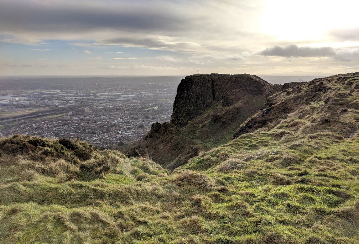 Sacó una foto de un paisaje y al verla en su computadora descubrió una misteriosa presencia | Redes
