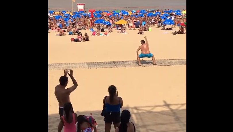 El baile del verano: este hombre la rompió bailando en un balneario de Rosario | Redes