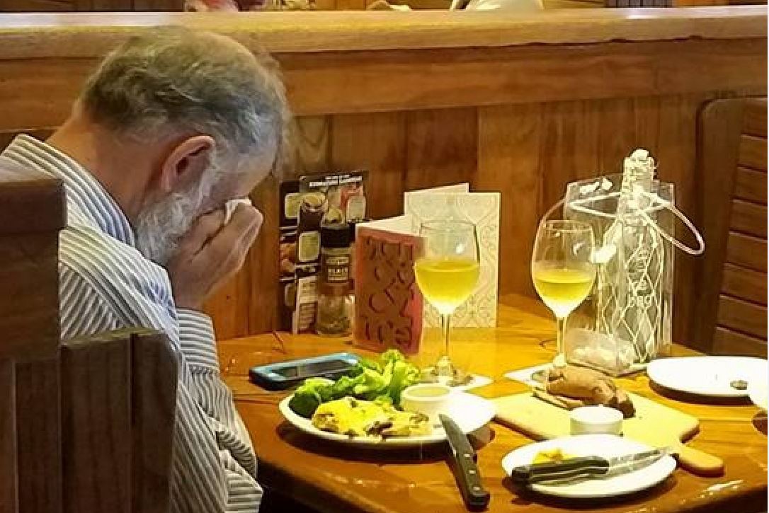 La desgarradora foto del Día de los Enamorados que conmueve a los Estados Unidos | Redes