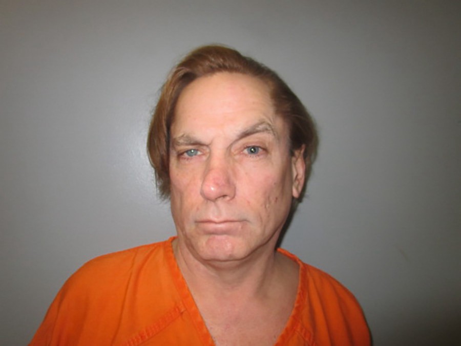 Detuvieron a un hombre tras intentar matar a una cucaracha | Redes