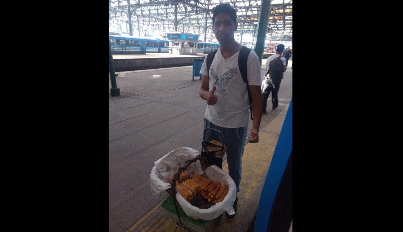 El noble gesto de un vendedor ambulante de Constitución que se volvió viral en las redes | Redes