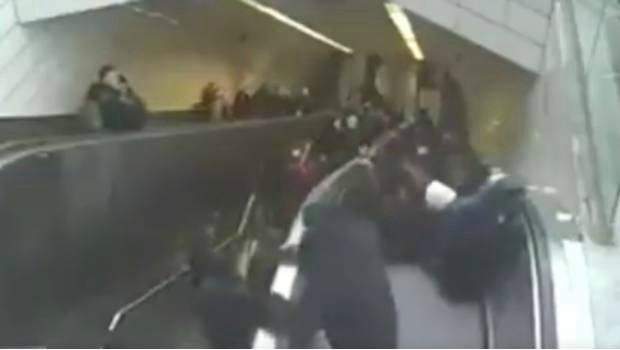 Video: una escalera mecánica se "tragó" a un hombre | Redes