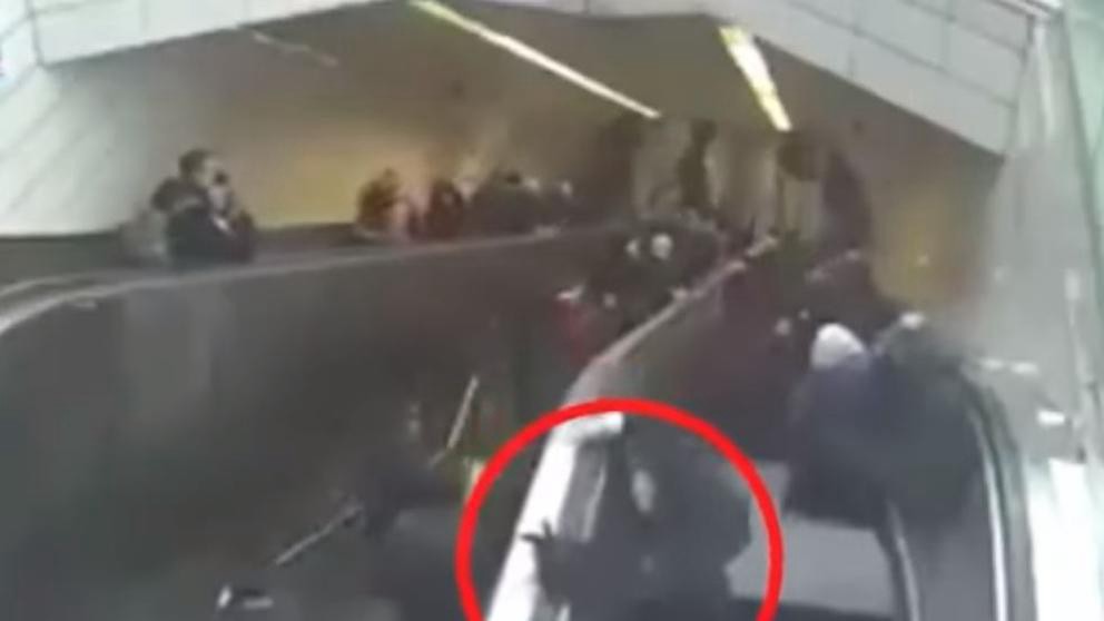 Viral aterrador: la escalera mecánica que se "devora" un hombre en Turquía | Redes