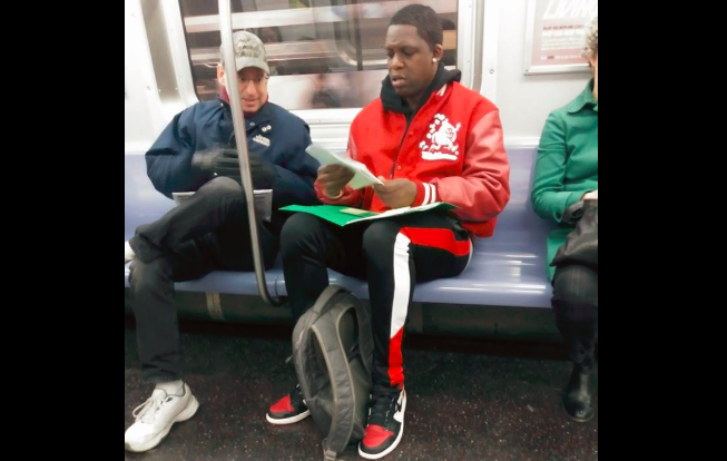 Viral tierno: un desconocido ayudó a un padre con la tarea de matemáticas de su hijo | Redes