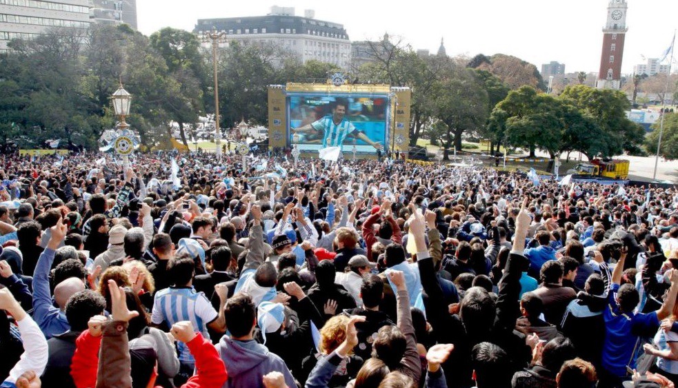 Instalan en Buenos Aires pantallas gigantes para transmitir el Mundial | Rusia 2018