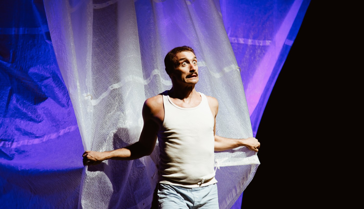 El humor, la energía y la poesía visual de "Apocalipsync" en el Paseo La Plaza | Espectáculos