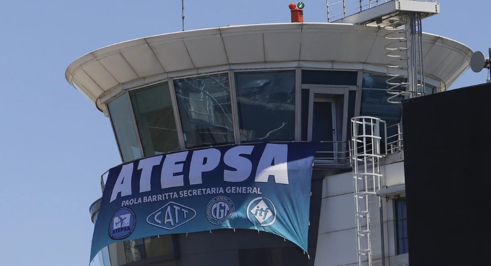 El Gobierno extendió otros 5 días la conciliación obligatoria en el conflicto con controladores aéreos | Política