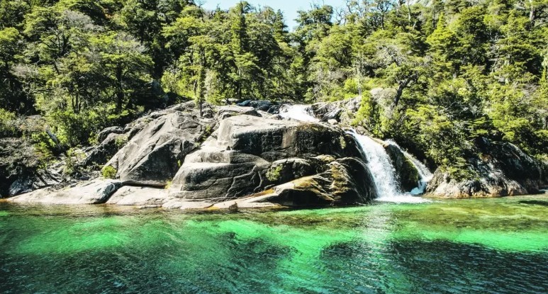 Conmoción en Bariloche: una turista murió tras caer en la Cascada Frey | Actualidad