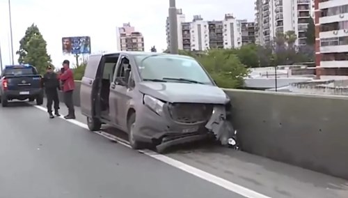 Una camioneta fuera de control provocó un choque frontal en Parque Chacabuco | Actualidad