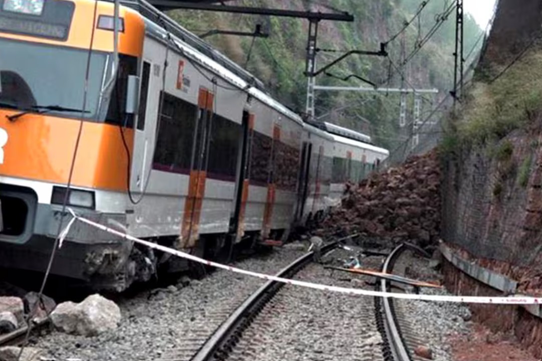 Descarriló otro tren en España: chocó contra un muro de contención y hay un muerto y 15 heridos | Internacionales