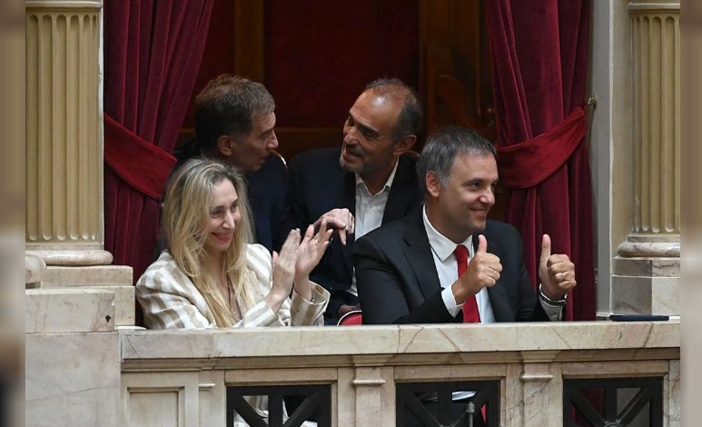 Karina Milei, Adorni y Santilli celebraron la aprobación en Diputados | Política