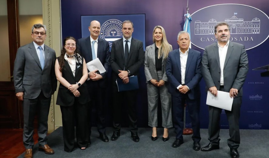 Adorni anunció que los proyectos del Consejo de Mayo serán enviados al Congreso | Política