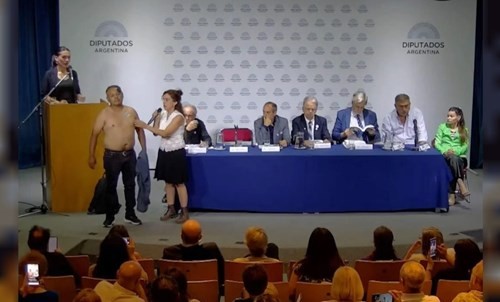 Guerra de “antivacunas“ y ”provacunas“ en Diputados | Política