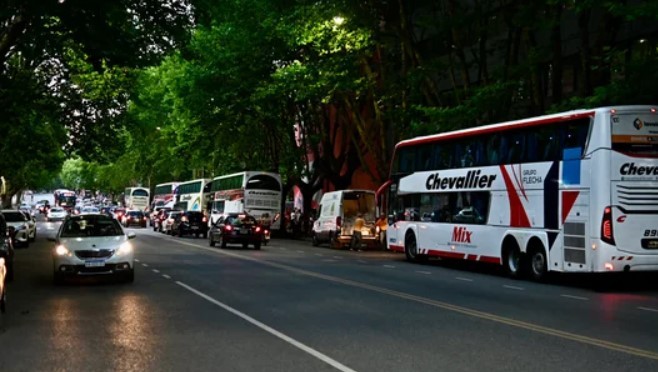 Chocaron tres micros con hinchas de Estudiantes de La Plata | Deportes