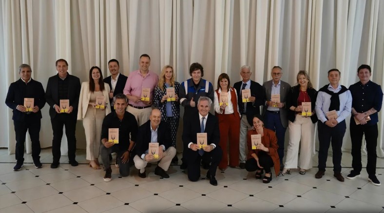 Sin detallar montos, el Gobierno oficializó el aumento de sueldos para los funcionarios | Política