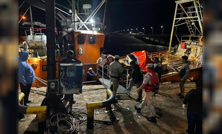 Se hundió un buque pesquero en Río Negro y buscan a un tripulante | Actualidad