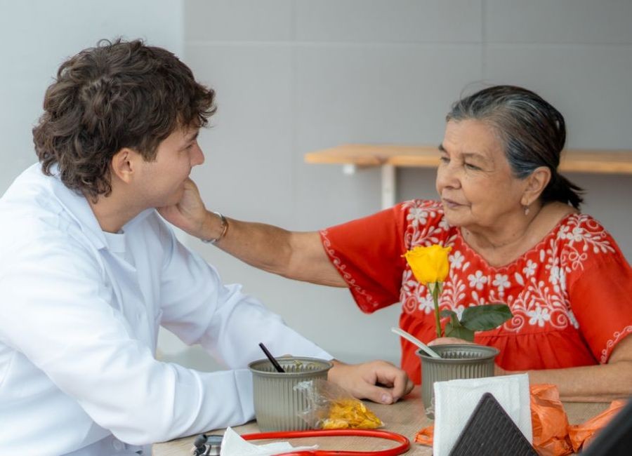 Ecuador: el artista Jandino impulsa un movimiento de solidaridad para donar prótesis | Espectáculos