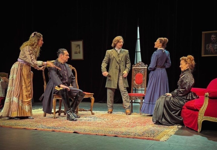 "Lejos de Moscú", basada en "Tres hermanas" de Antón Chéjov, en el CCC | Espectáculos